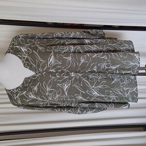 Catherines Olive Green & Cream Georgette Button-up Blouse. Size 3XP. EUC